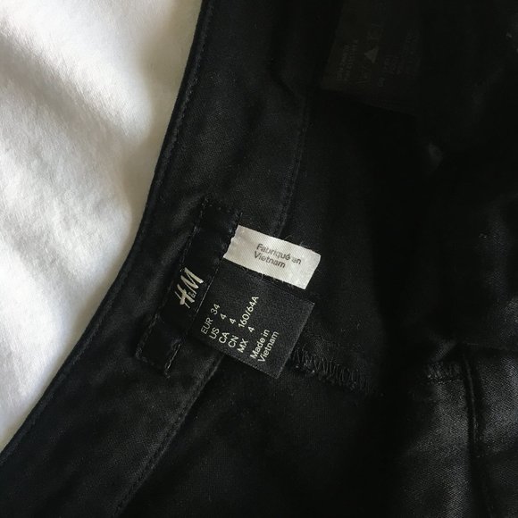 H&M Black Dress Shorts - Picture 2 of 4